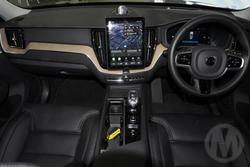 2025 Volvo XC60 Ultra B5 Dark