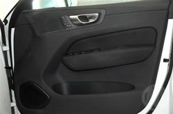 2025 Volvo XC60 Plus B5 Bright