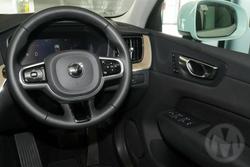 2025 Volvo XC60 Plus B5 Bright