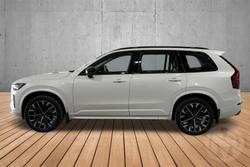 2026 Volvo XC90 Ultra B5 Dark