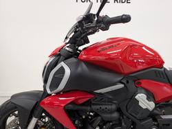 2023 DUCATI DIAVEL V4 Red