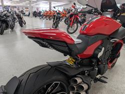2023 DUCATI DIAVEL V4 Red