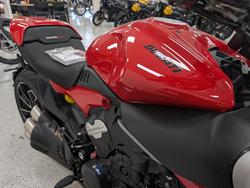 2023 DUCATI DIAVEL V4 Red