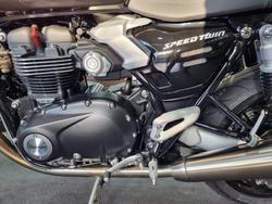 2025 Triumph BONNEVILLE SPEED TWIN 1200 Red
