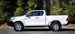 2016 Toyota Hilux SR
