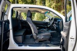 2016 Toyota Hilux SR