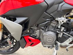 2025 DUCATI STREETFIGHTER V2 Red