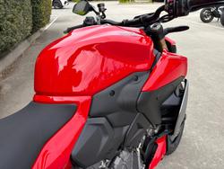 2025 DUCATI STREETFIGHTER V2 Red