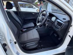 2024 KIA STONIC S