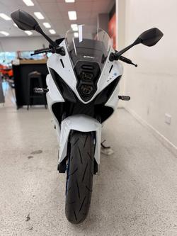 2026 Suzuki GSX-8R (GSX800FRQ) White