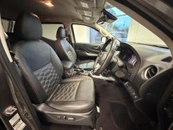 2022 Nissan Navara ST-X
