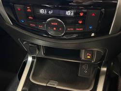 2022 Nissan Navara ST-X