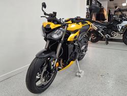 2027 Triumph STREET TRIPLE RS Road PHANTOM BLACK