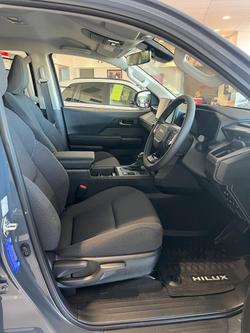 2026 Toyota Hilux SR5 48V