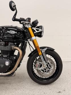 2022 Triumph THRUXTON RS Black