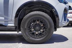 2025 Isuzu MU-X X-TERRAIN