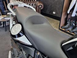 2014 BMW Motorrad Bmw 800CC F 800 R (14-10) LIGHTWHITE UNI/BLACK STORM MET/SCHW