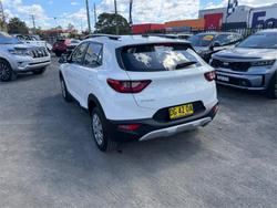 2022 KIA STONIC S