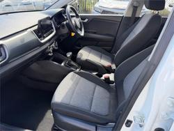 2022 KIA STONIC S