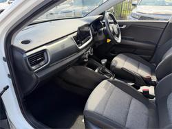 2022 KIA STONIC S