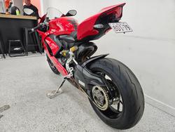 2023 DUCATI PANIGALE V2 Red