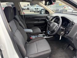 2021 MITSUBISHI OUTLANDER ES 7 SEAT (2WD)