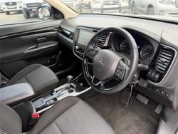 2021 MITSUBISHI OUTLANDER ES 7 SEAT (2WD)