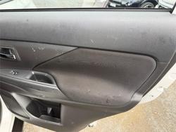 2021 MITSUBISHI OUTLANDER ES 7 SEAT (2WD)