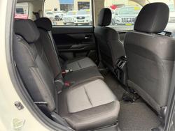 2021 MITSUBISHI OUTLANDER ES 7 SEAT (2WD)