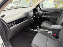 2021 MITSUBISHI OUTLANDER ES 7 SEAT (2WD)