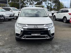 2021 MITSUBISHI OUTLANDER ES 7 SEAT (2WD)