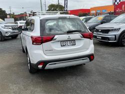 2021 MITSUBISHI OUTLANDER ES 7 SEAT (2WD)