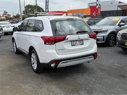 2021 MITSUBISHI OUTLANDER ES 7 SEAT (2WD)