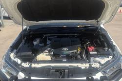 2024 Toyota Hilux SR 48V