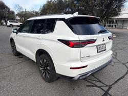 2025 Mitsubishi Outlander LS