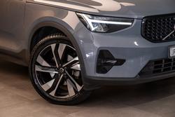 2023 VOLVO XC40 ULTIMATE B5 DARK MHEV