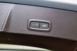 2023 VOLVO XC40 ULTIMATE B5 DARK MHEV