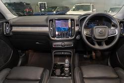 2023 VOLVO XC40 ULTIMATE B5 DARK MHEV
