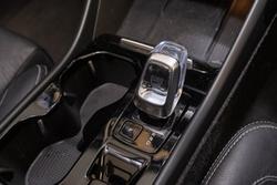 2023 VOLVO XC40 ULTIMATE B5 DARK MHEV