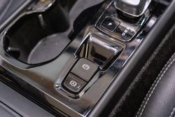2023 VOLVO XC40 ULTIMATE B5 DARK MHEV