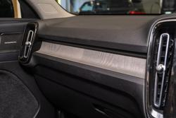 2023 VOLVO XC40 ULTIMATE B5 DARK MHEV