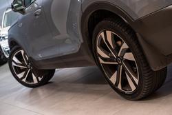 2023 VOLVO XC40 ULTIMATE B5 DARK MHEV