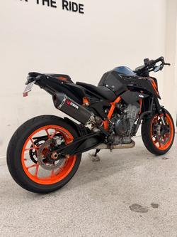 2023 Ktm 890 DUKE R Orange