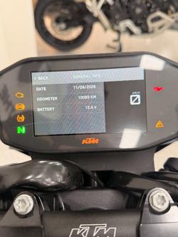 2023 Ktm 890 DUKE R Orange