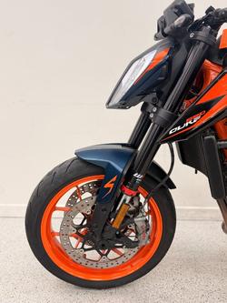 2023 Ktm 890 DUKE R Orange