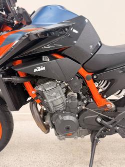 2023 Ktm 890 DUKE R Orange