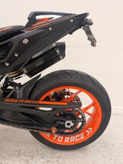 2023 Ktm 890 DUKE R Orange