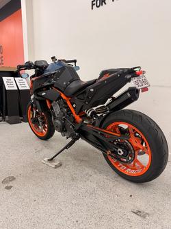 2023 Ktm 890 DUKE R Orange