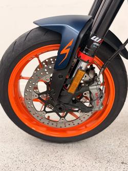 2023 Ktm 890 DUKE R Orange
