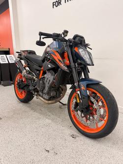 2023 Ktm 890 DUKE R Orange